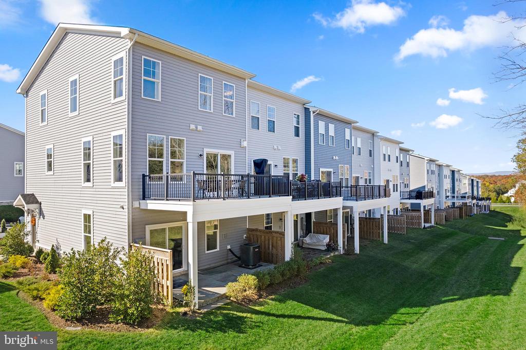 135 Wake Robin Ct