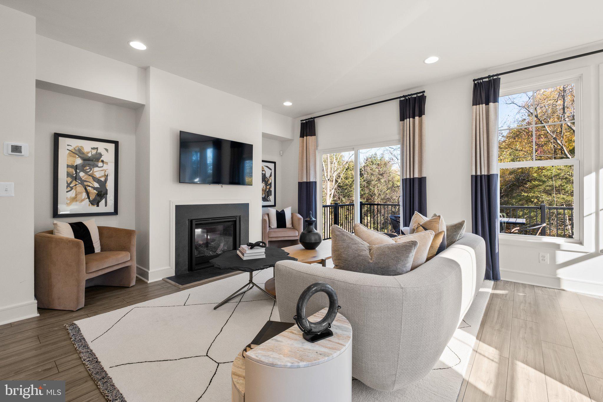 135 Wake Robin Ct