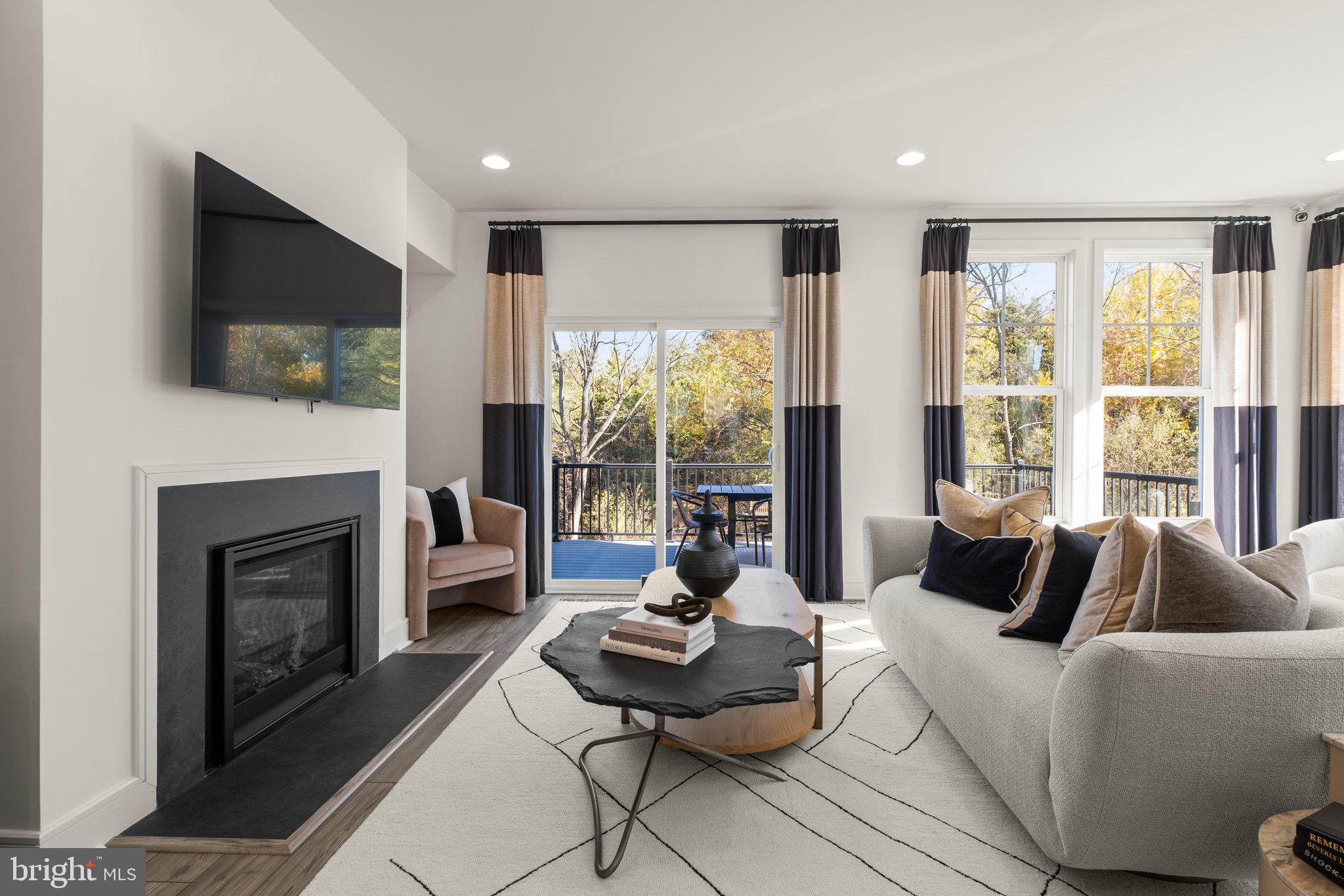 135 Wake Robin Ct