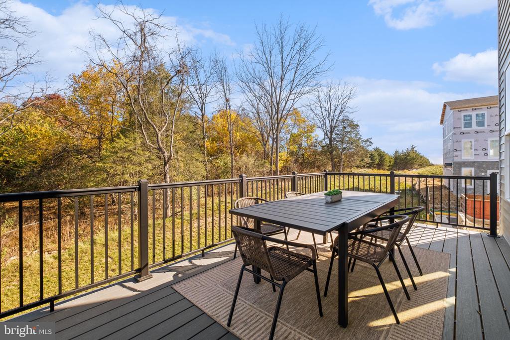 135 Wake Robin Ct