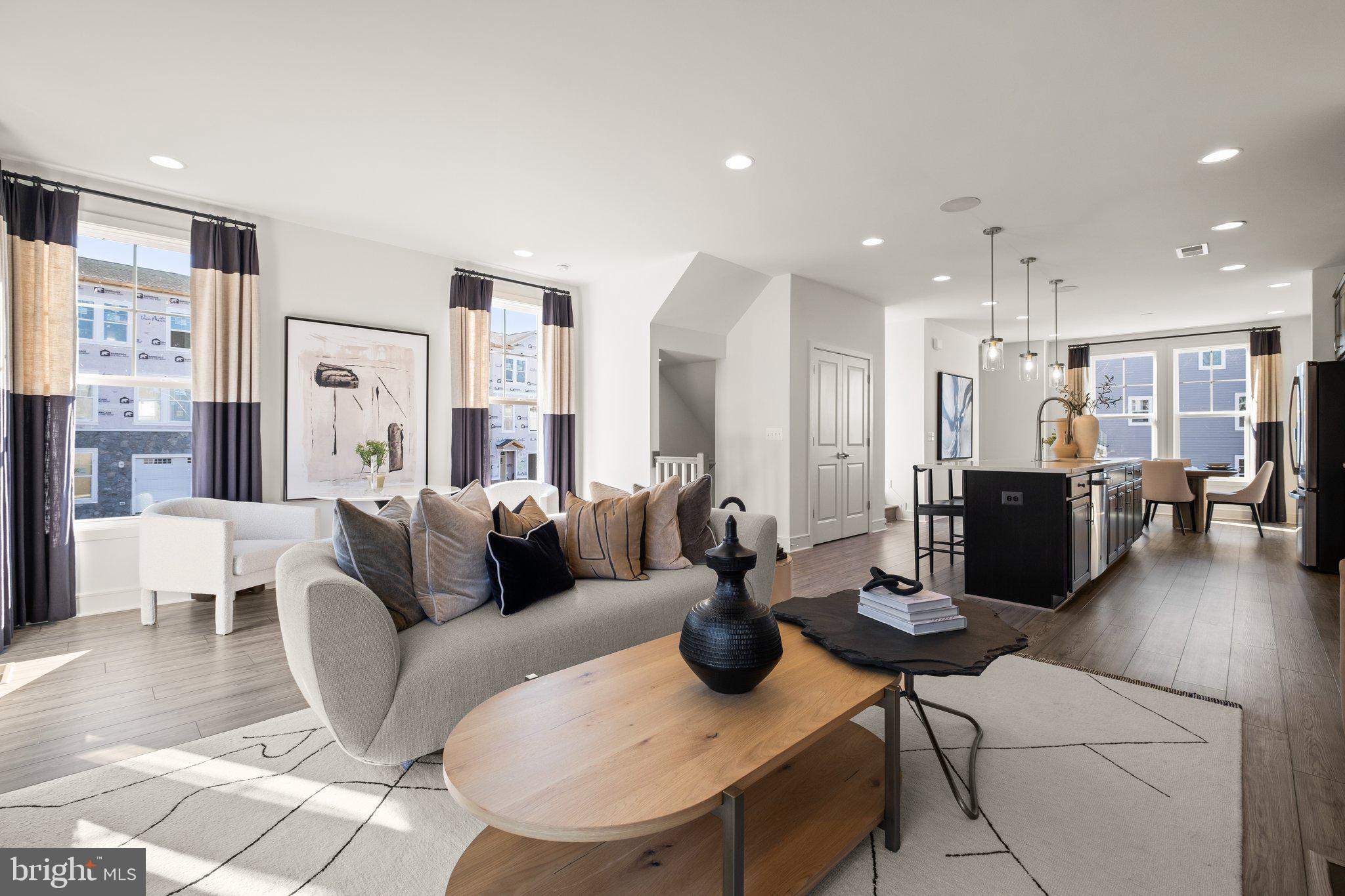 135 Wake Robin Ct