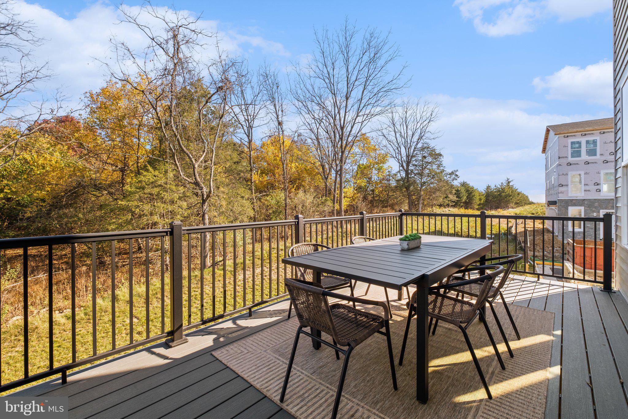 135 Wake Robin Ct