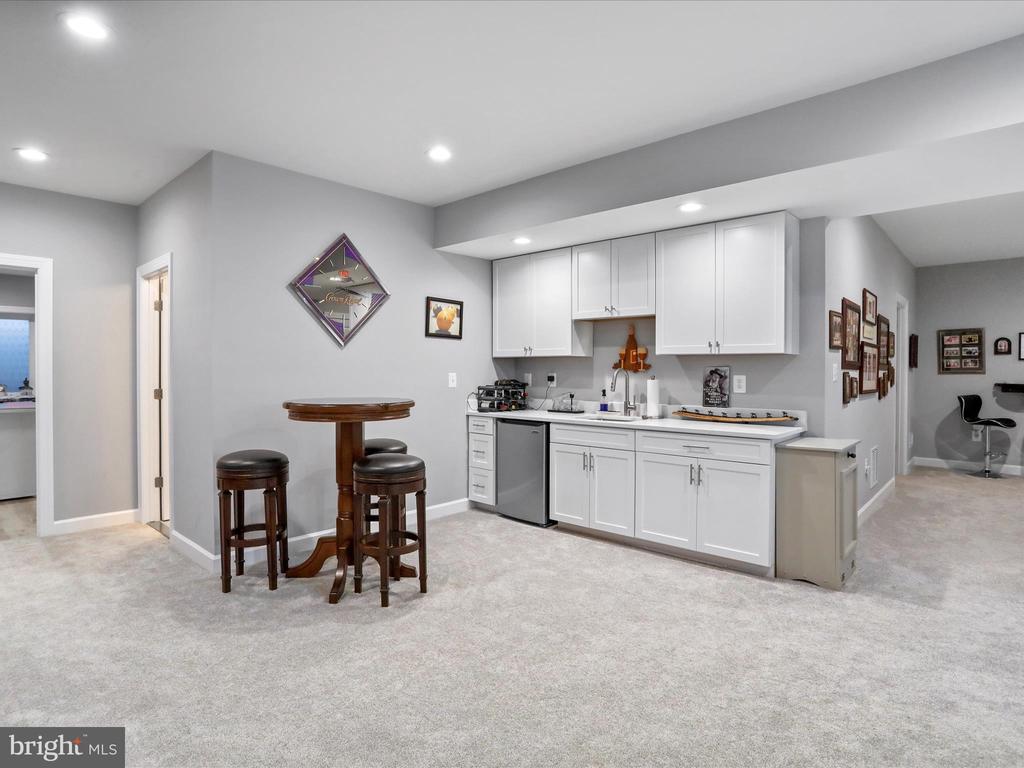 183 Garrison Ct