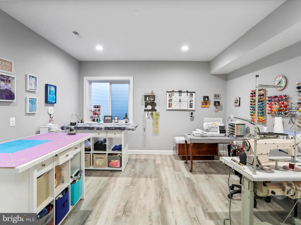 183 Garrison Ct
