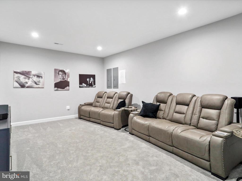 183 Garrison Ct