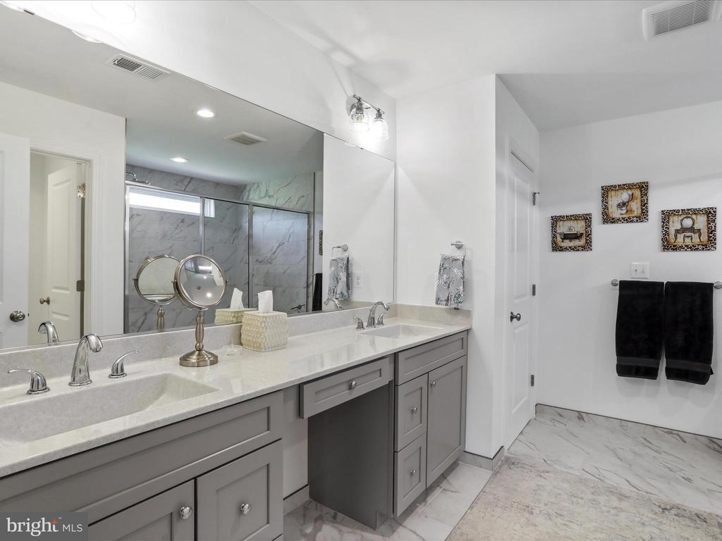 183 Garrison Ct