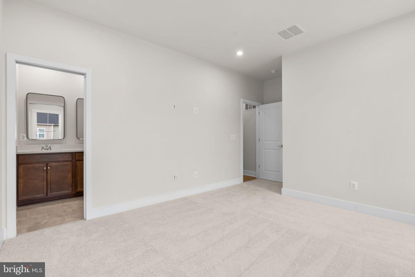 102 Galaxy Pl