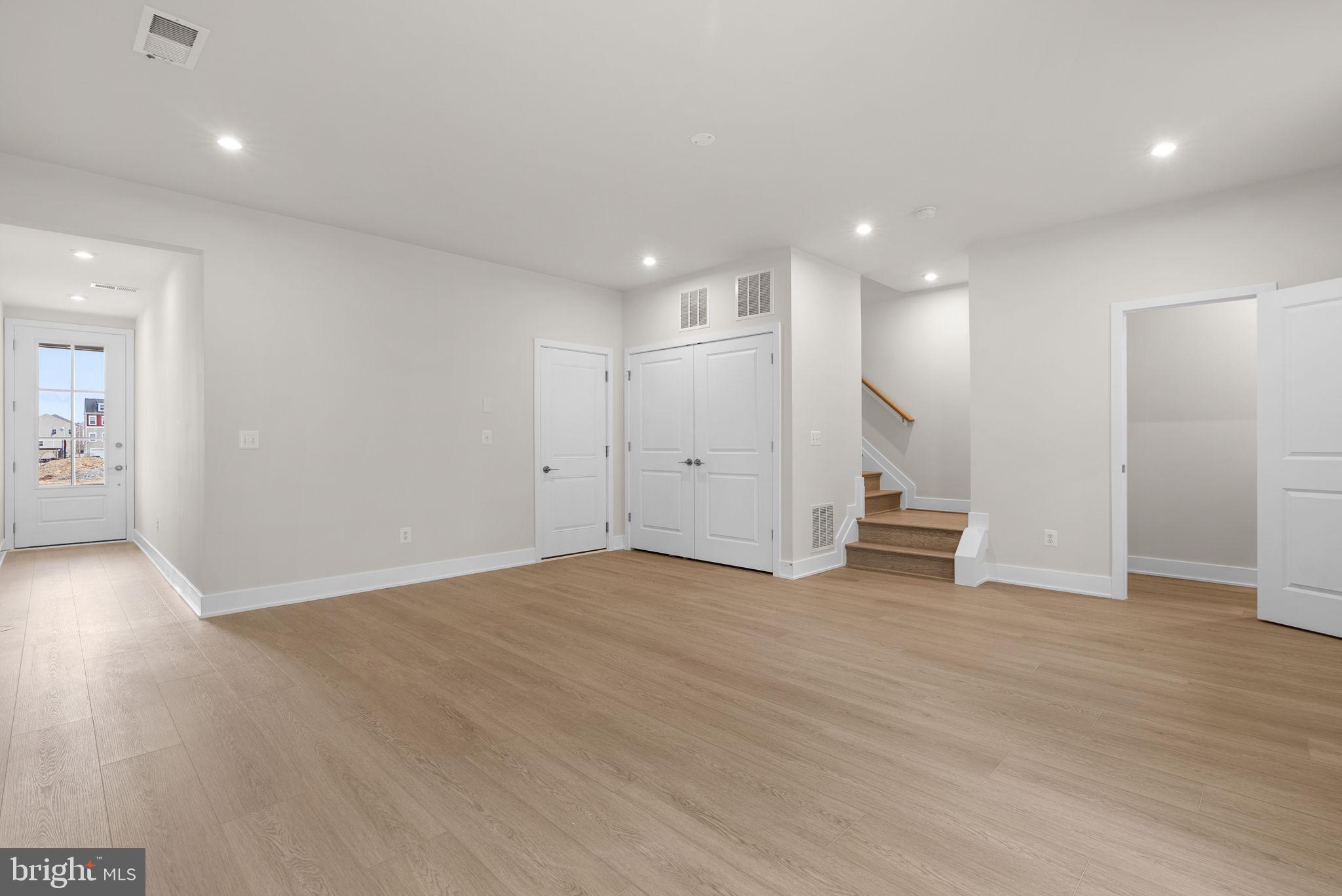 102 Galaxy Pl