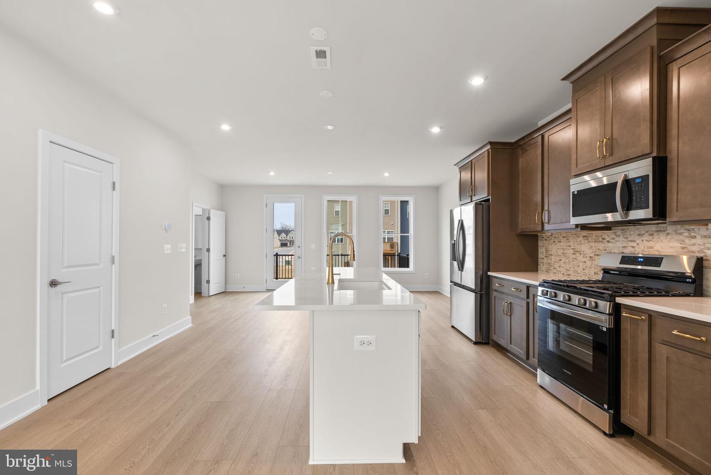102 Galaxy Pl