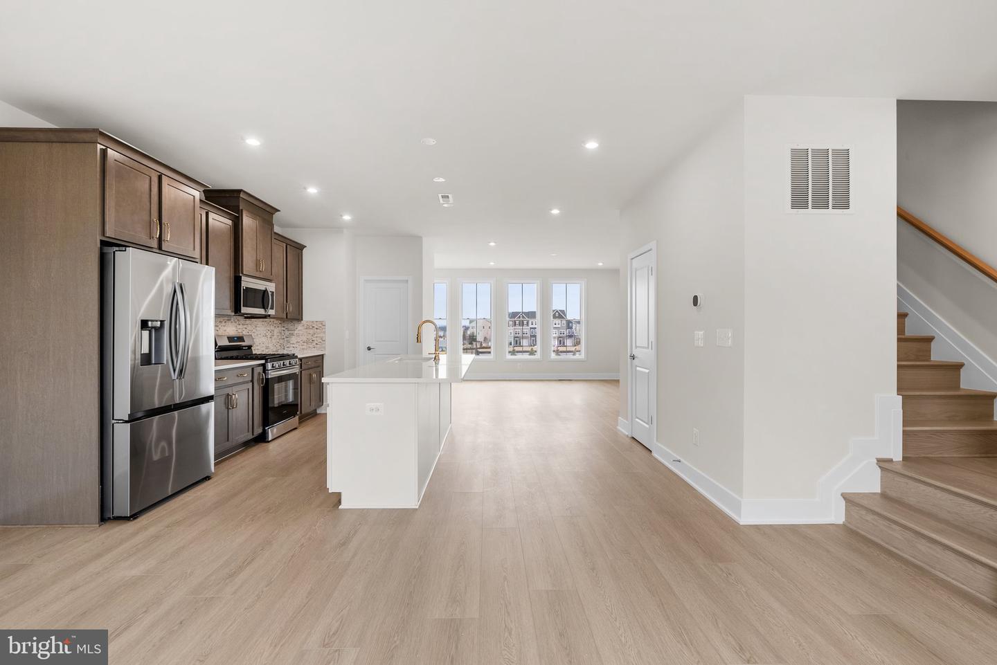 102 Galaxy Pl