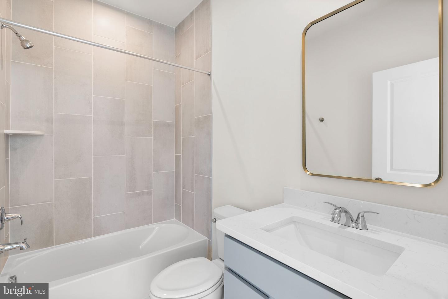 112 Heyford Dr