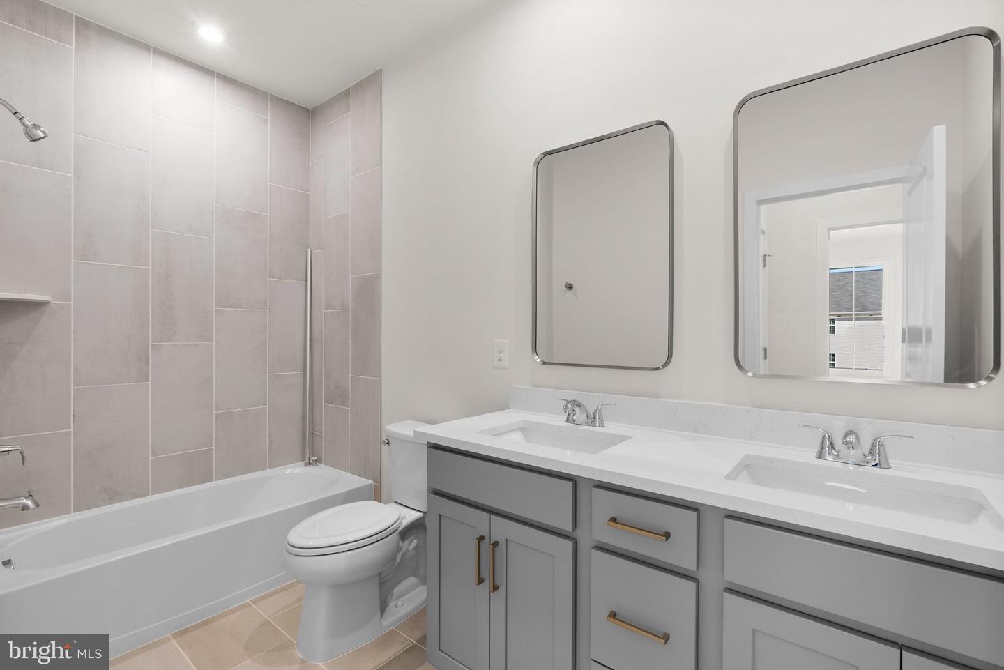 112 Heyford Dr