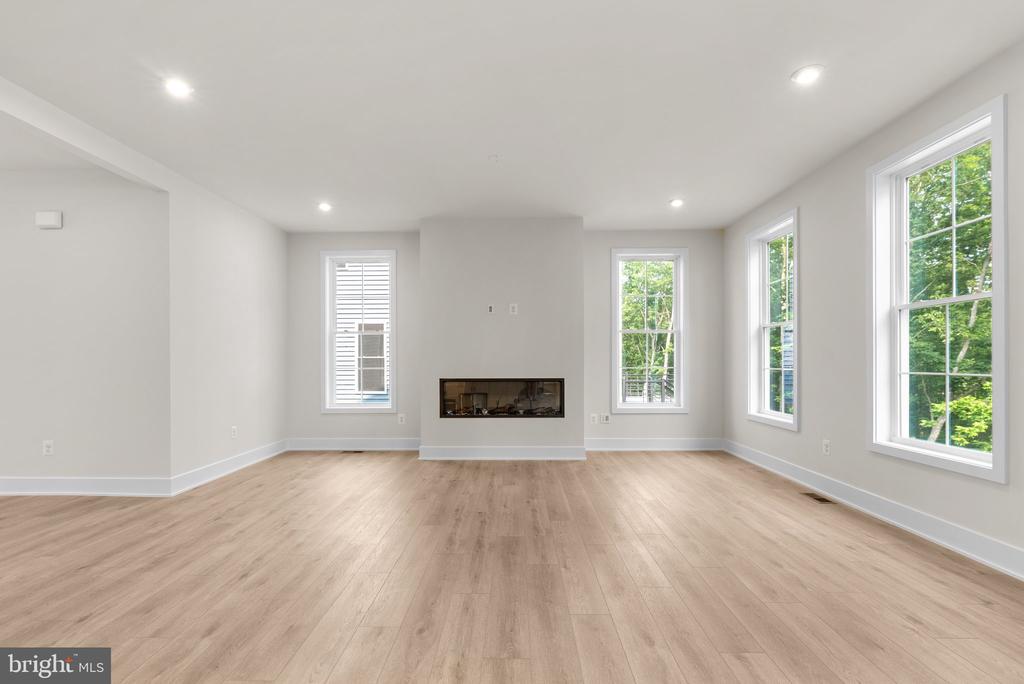 104 Alabaster Ln