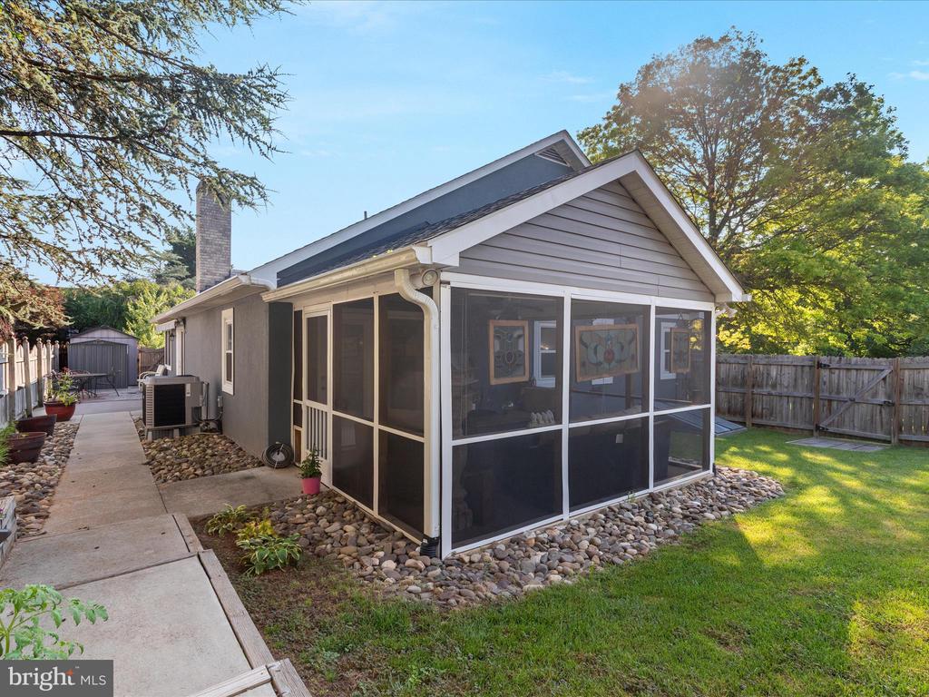 1911 Wayland Dr