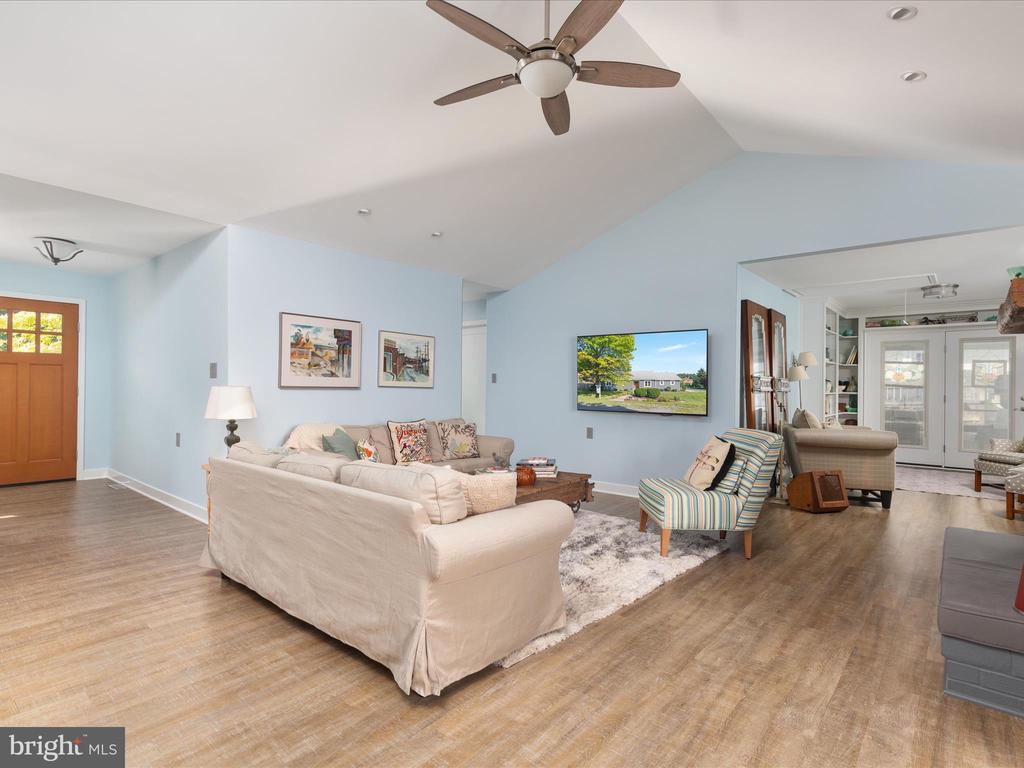 1911 Wayland Dr