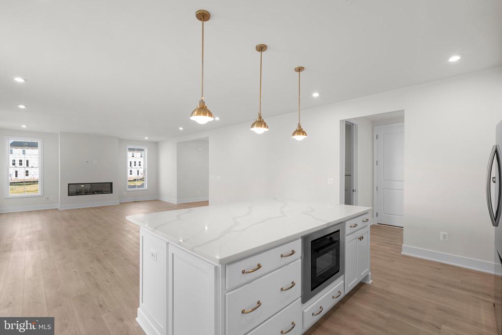 100 Alabaster Ln