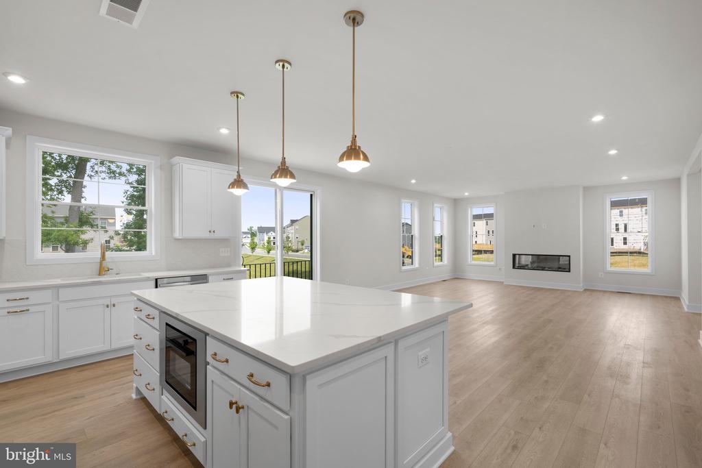 100 Alabaster Ln