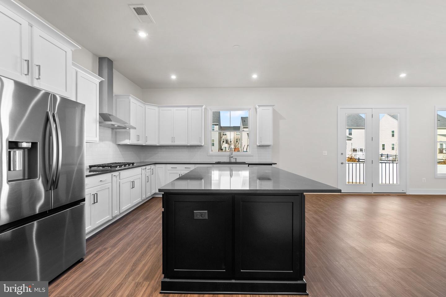 114 Heyford Dr