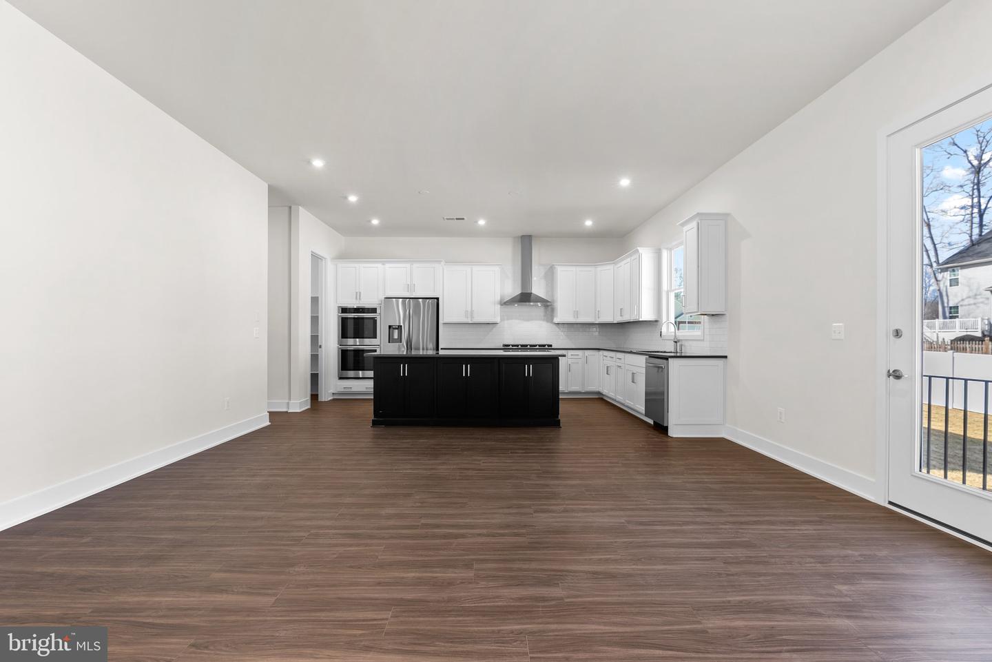 114 Heyford Dr