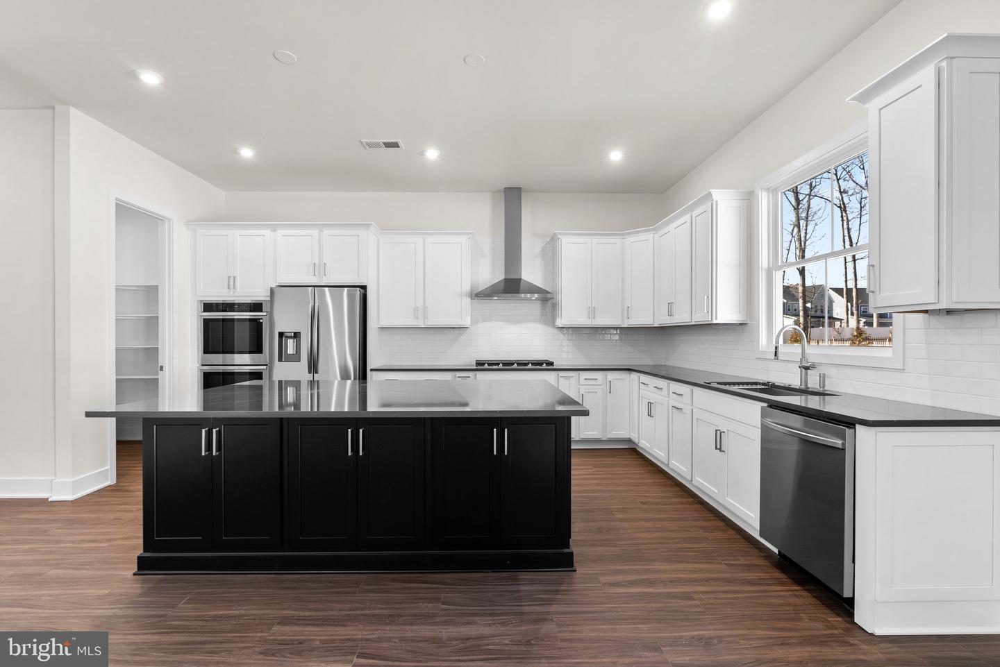 114 Heyford Dr