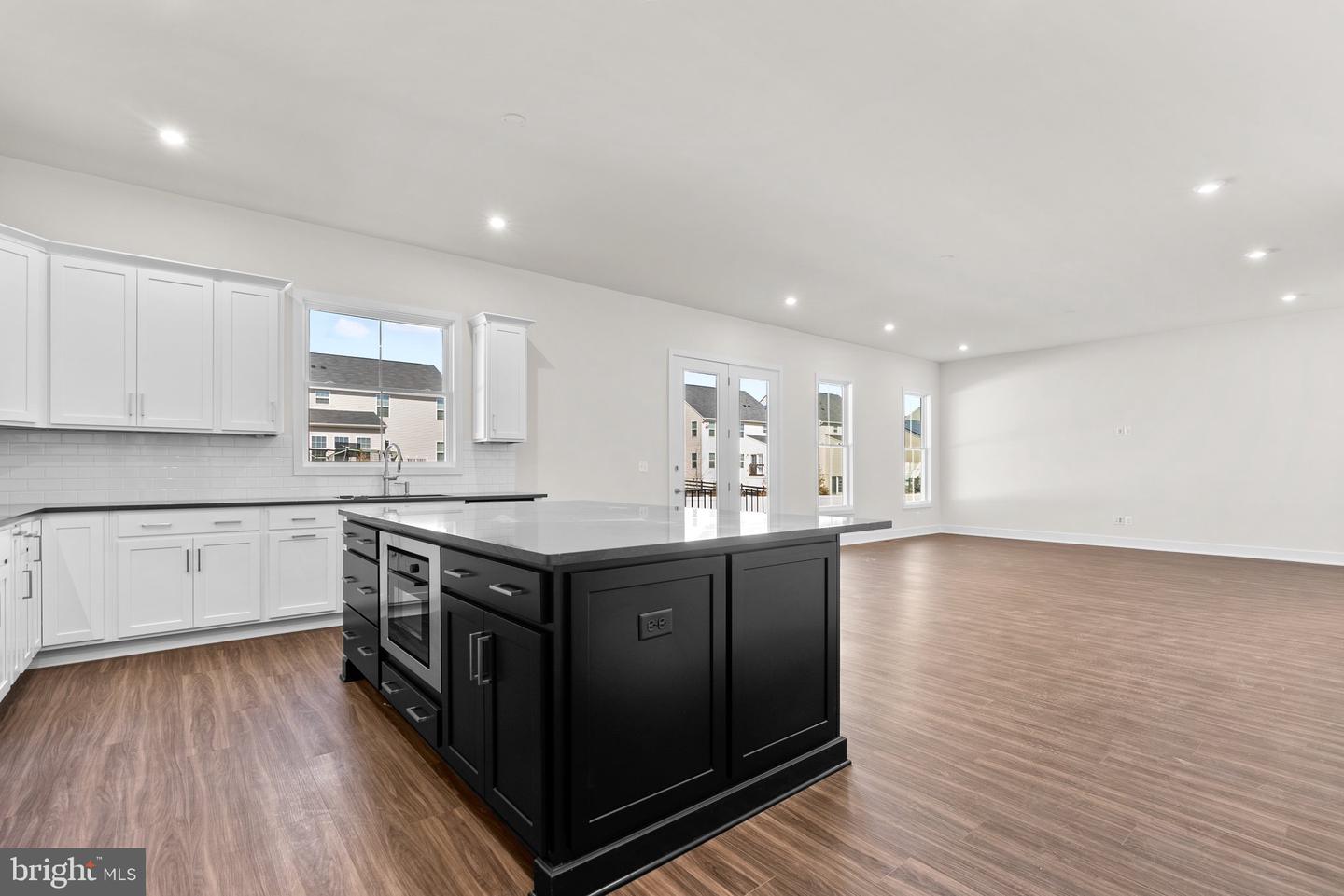 114 Heyford Dr