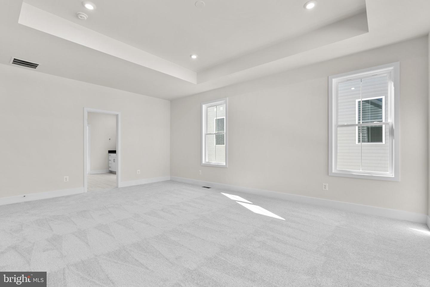 114 Heyford Dr