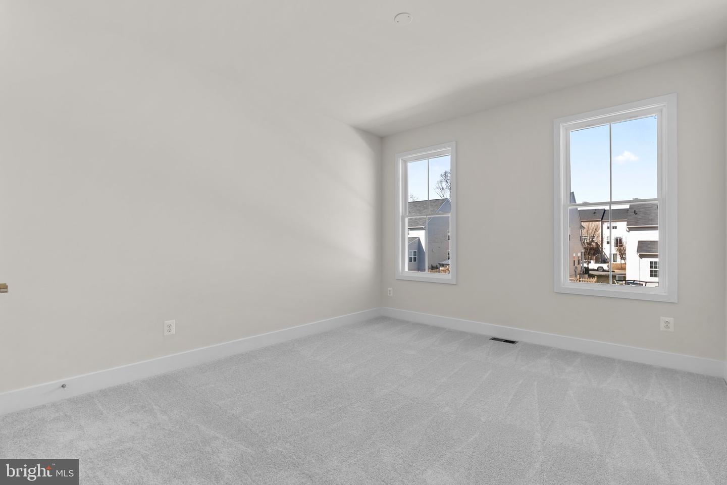 114 Heyford Dr