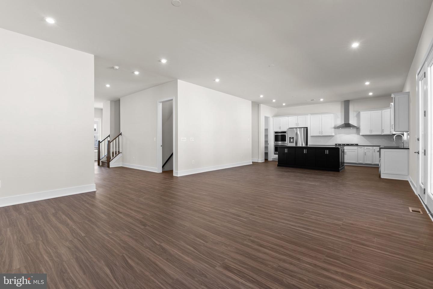 114 Heyford Dr