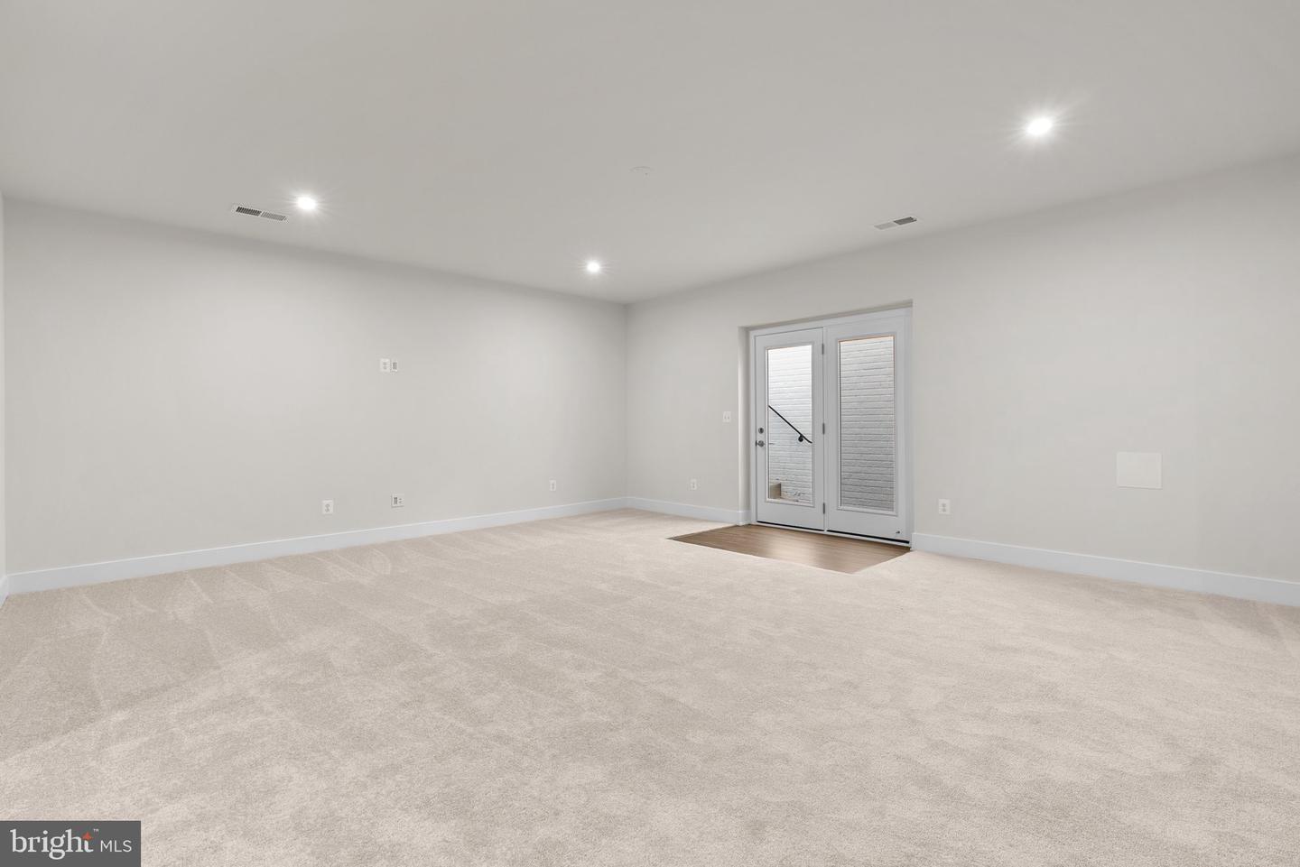 114 Heyford Dr