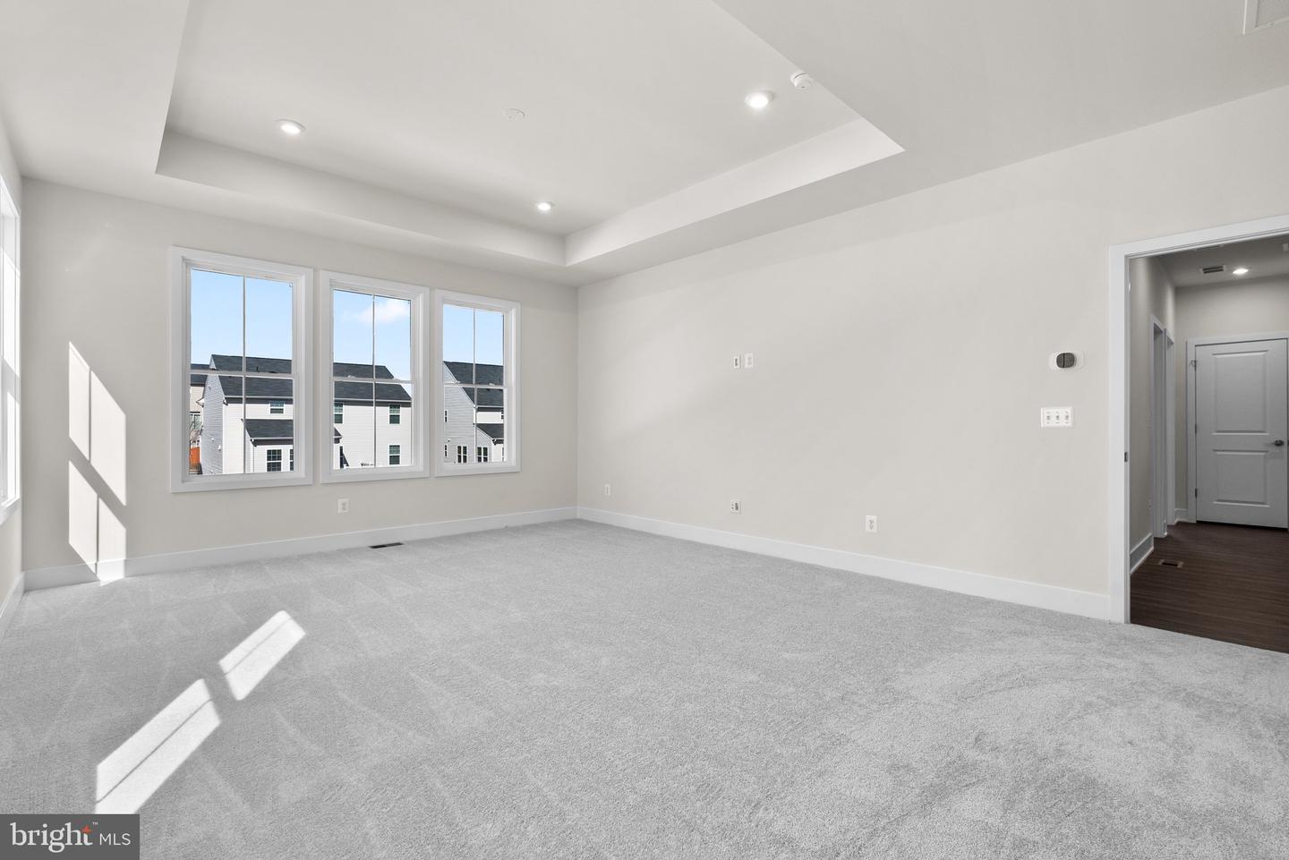 114 Heyford Dr