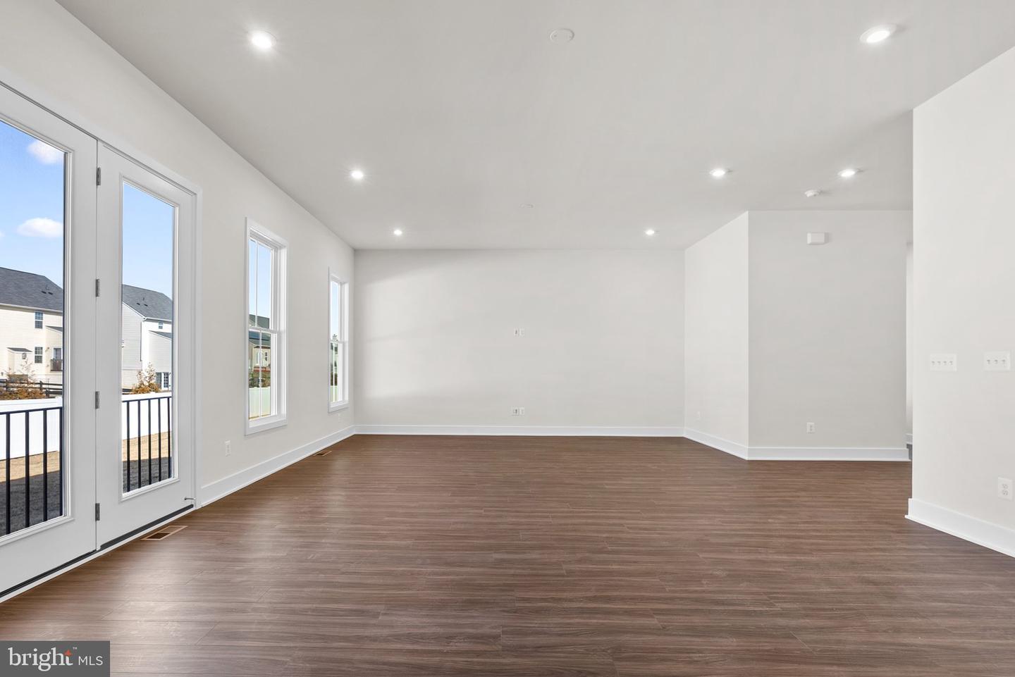 114 Heyford Dr