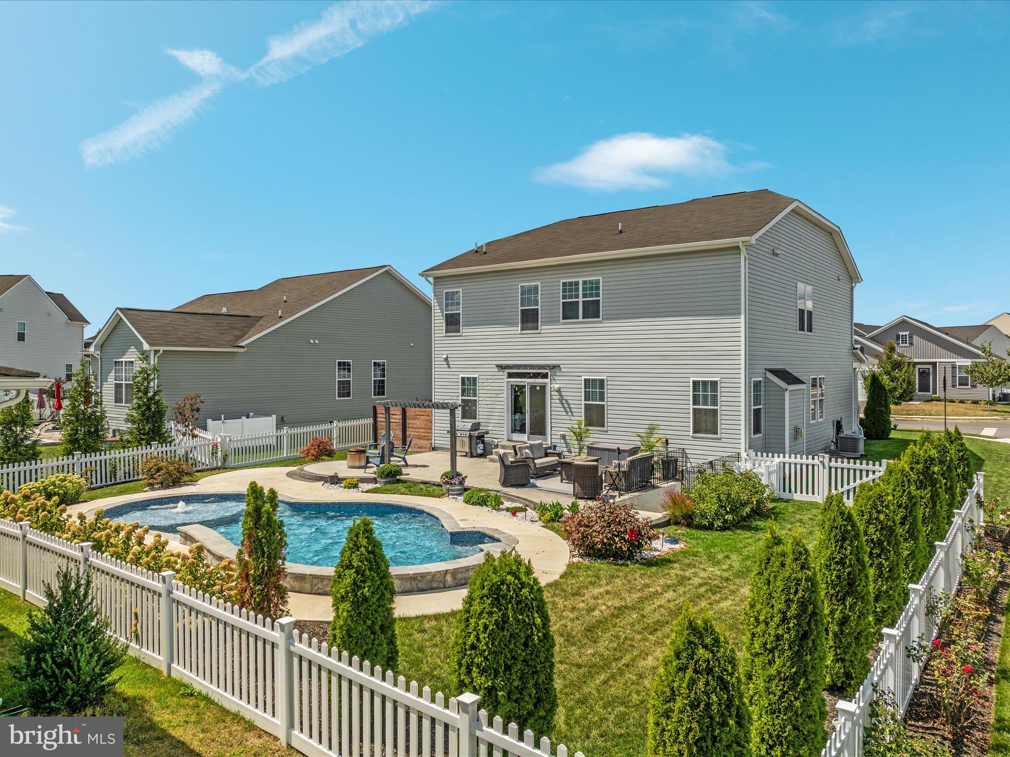 101 JEWEL BOX DR
