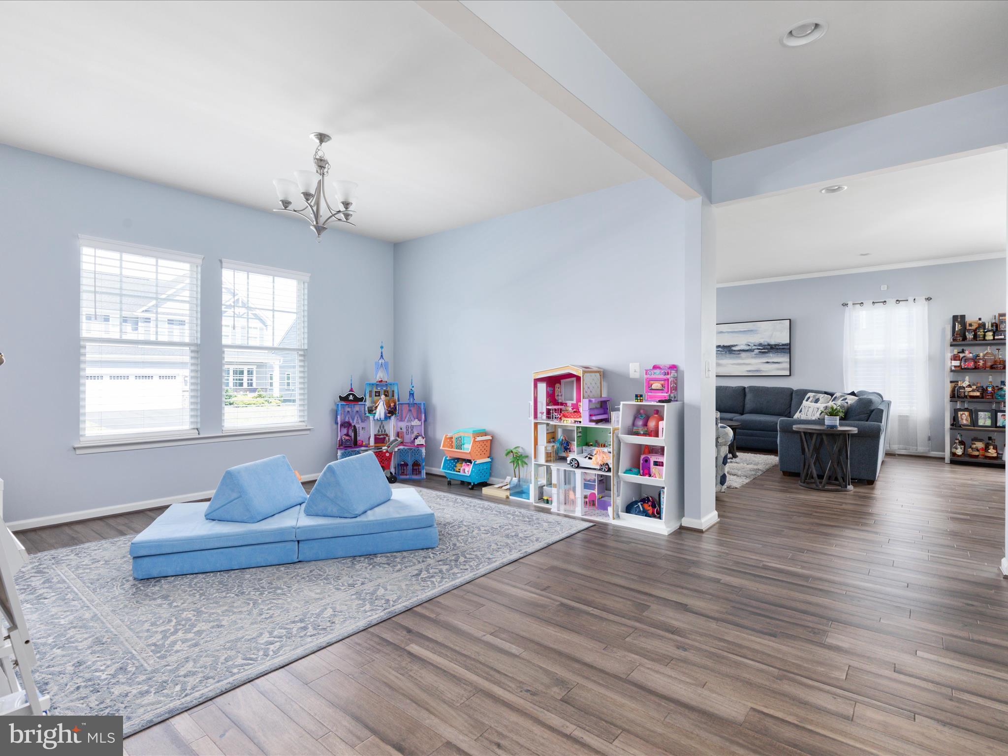 101 JEWEL BOX DR
