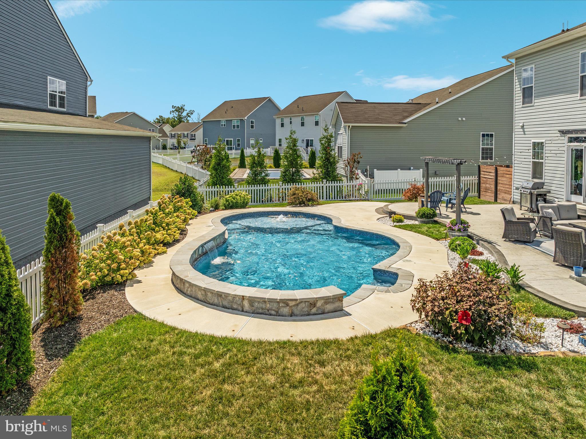 101 JEWEL BOX DR