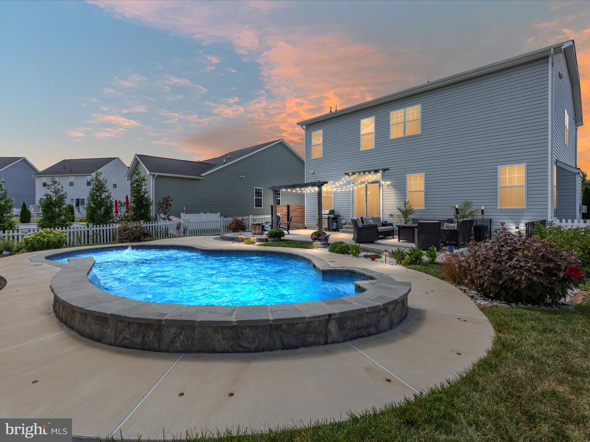101 JEWEL BOX DR