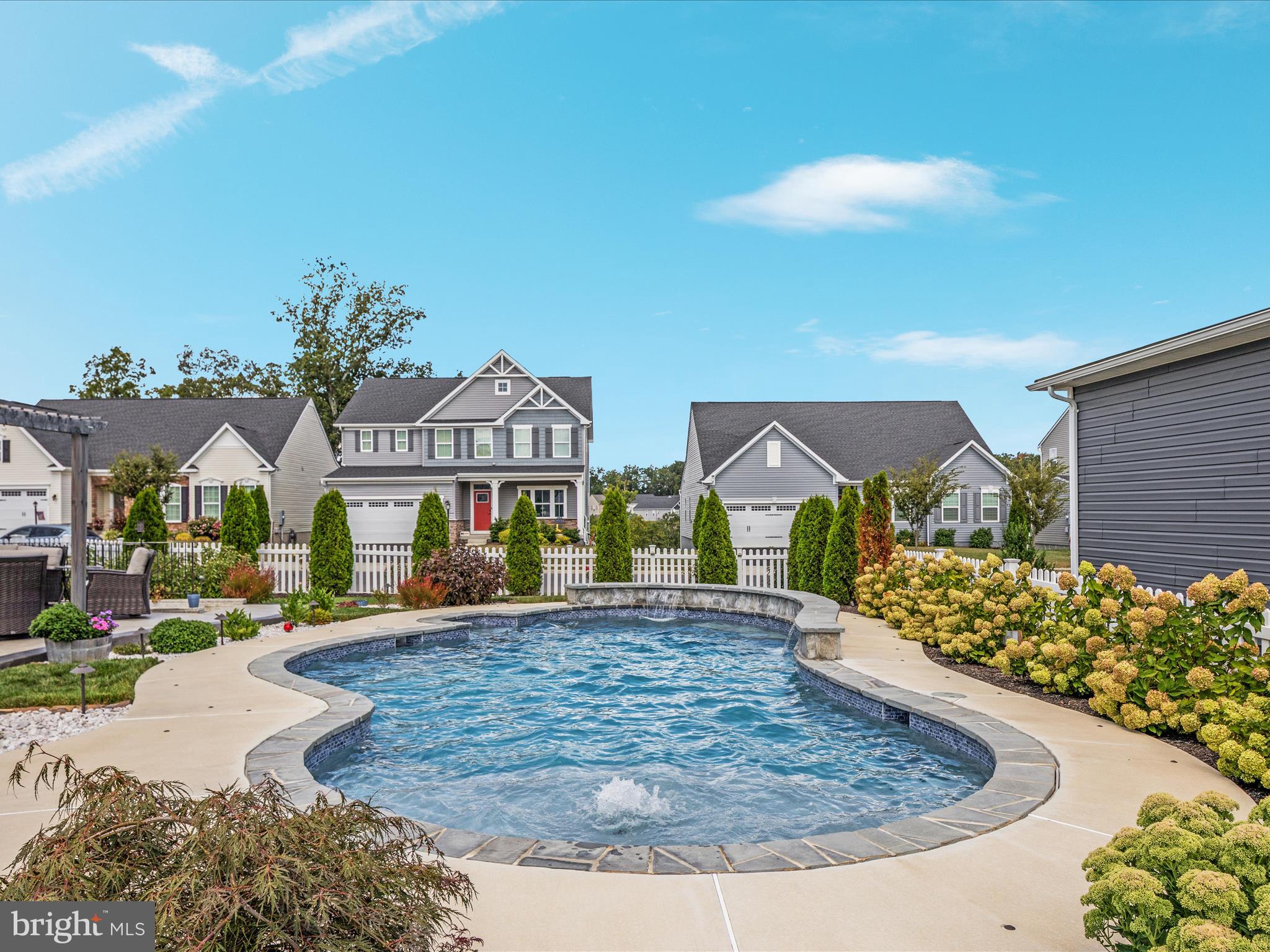 101 JEWEL BOX DR