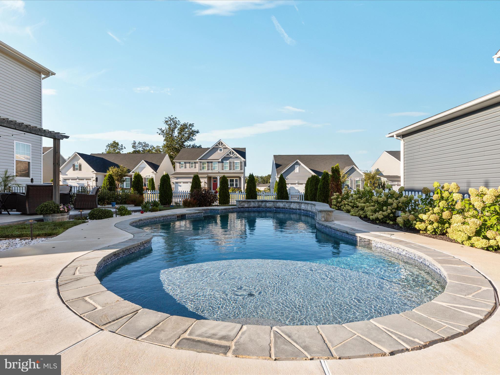 101 JEWEL BOX DR