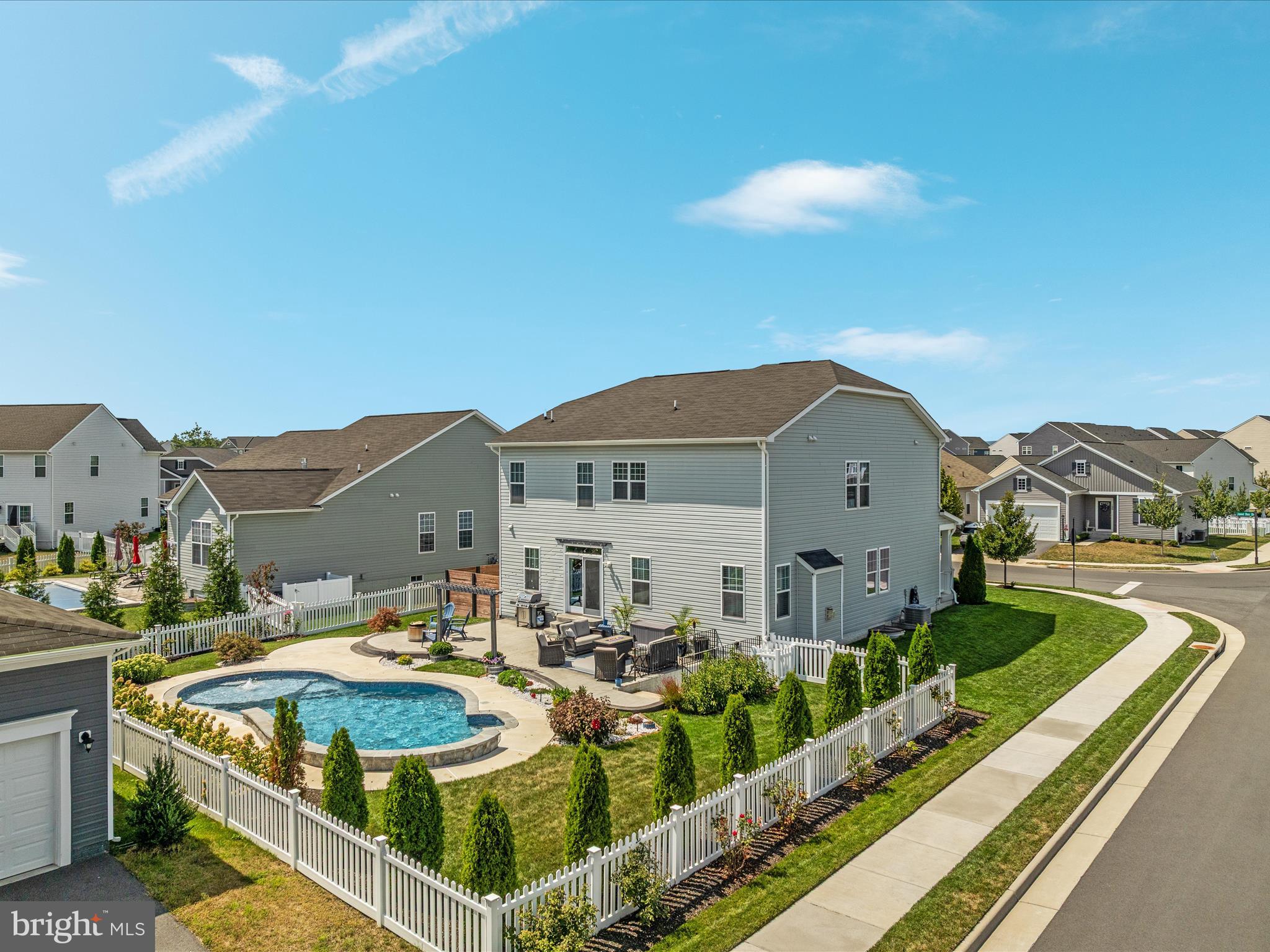 101 JEWEL BOX DR