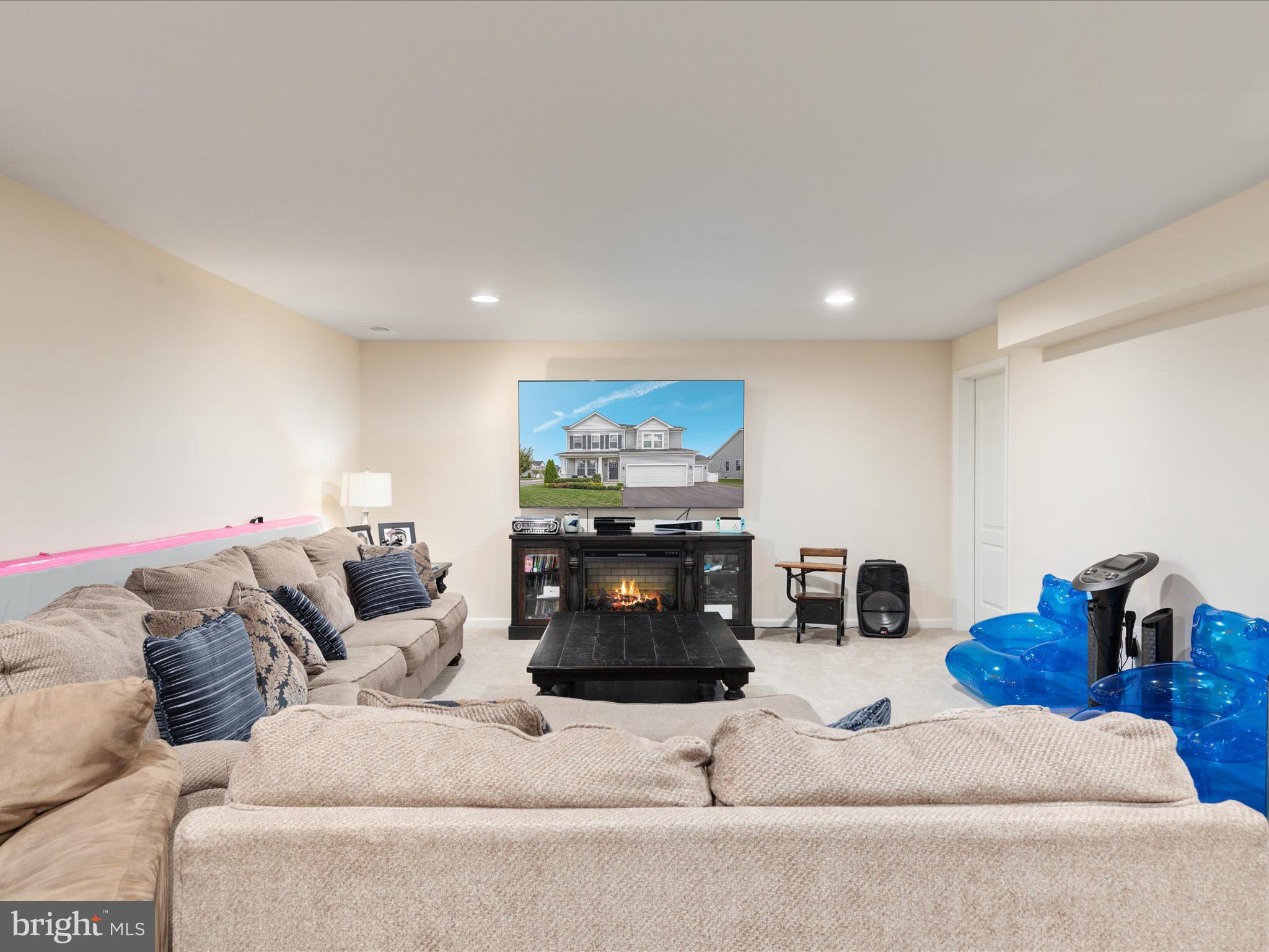 101 JEWEL BOX DR