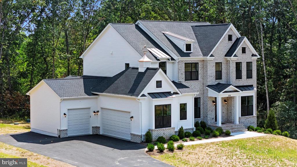 206 COVEY LANE