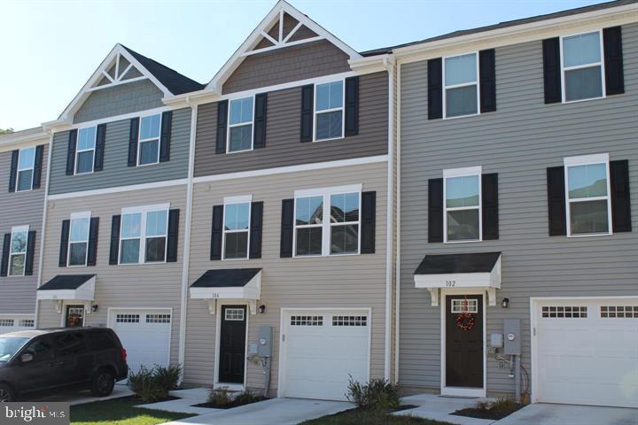 104 REIGN WAY