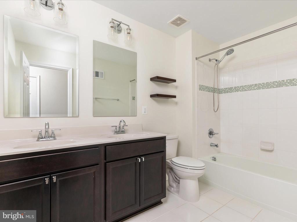 138 JEWEL BOX DRIVE
