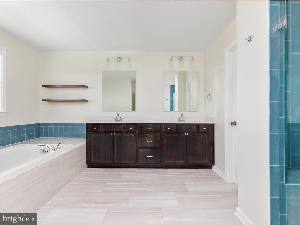 138 JEWEL BOX DRIVE