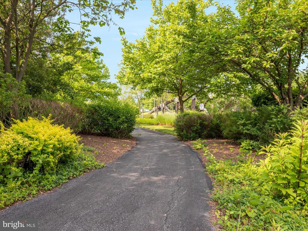 138 JEWEL BOX DRIVE