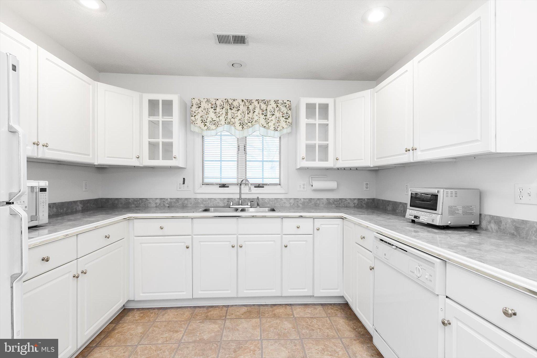 108 SENSENY GLEN DRIVE