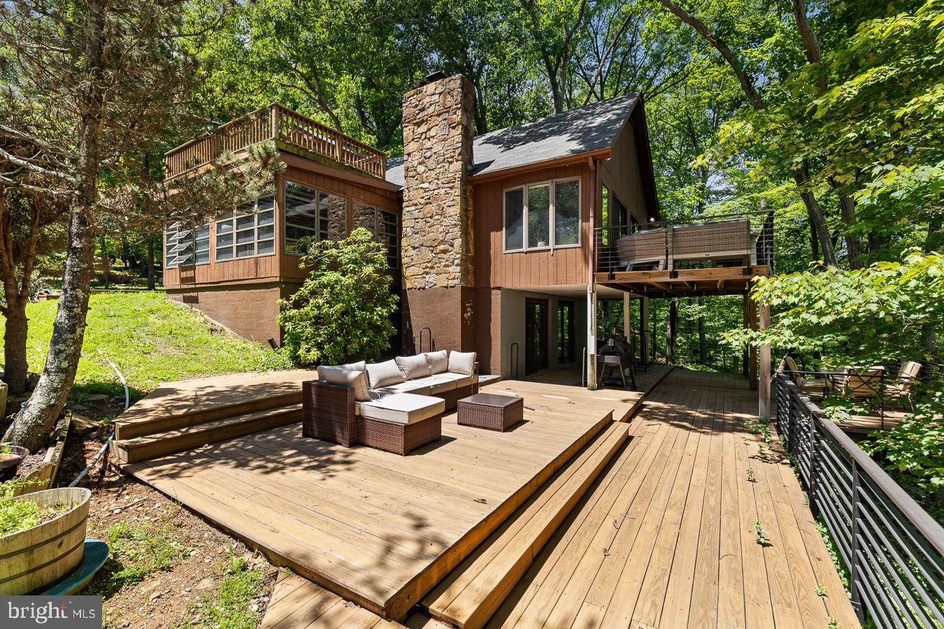 274 THREE OAKS DRIVE
