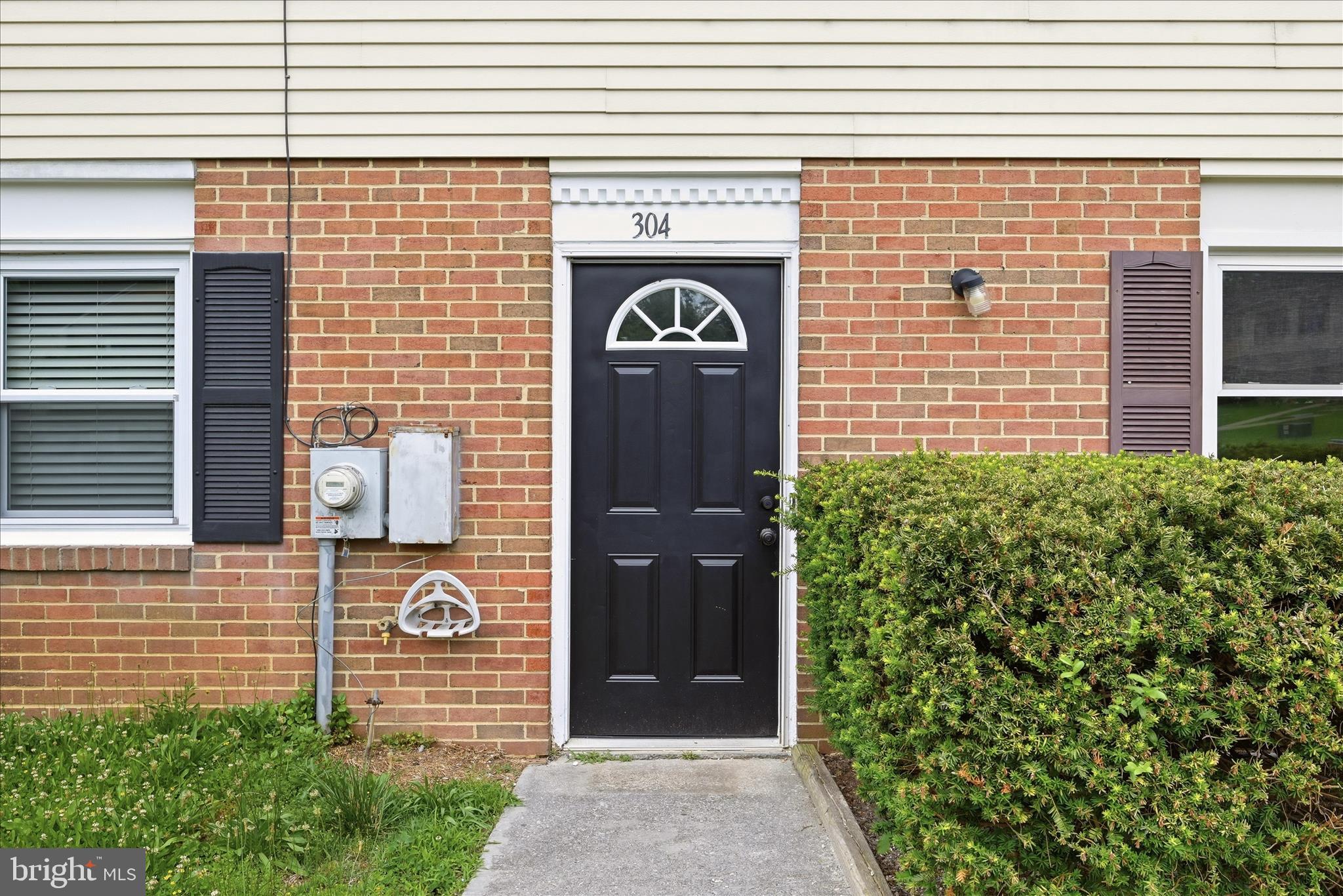 304 ASH HOLLOW DRIVE