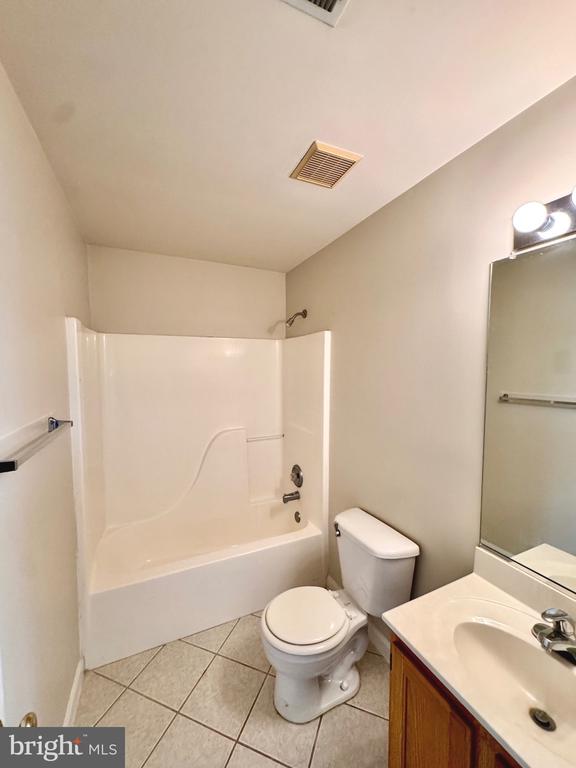 152 BROOKLAND COURT Unit: 10