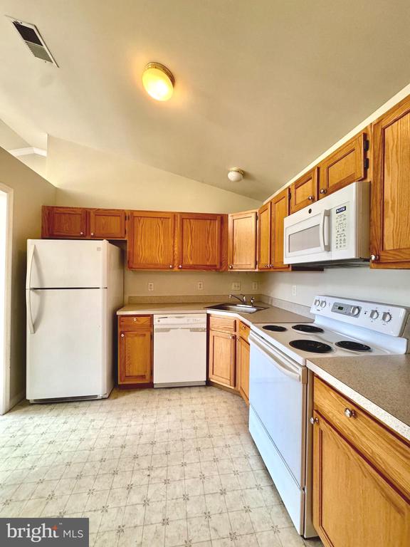 152 BROOKLAND COURT Unit: 10