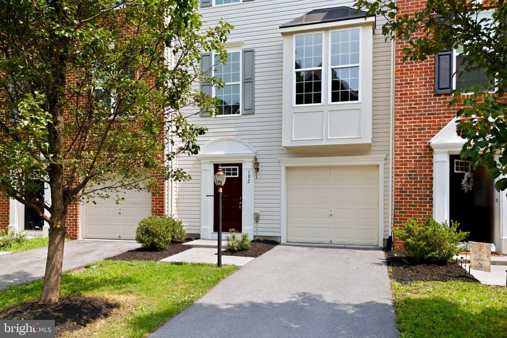 102 ARGYLE COURT